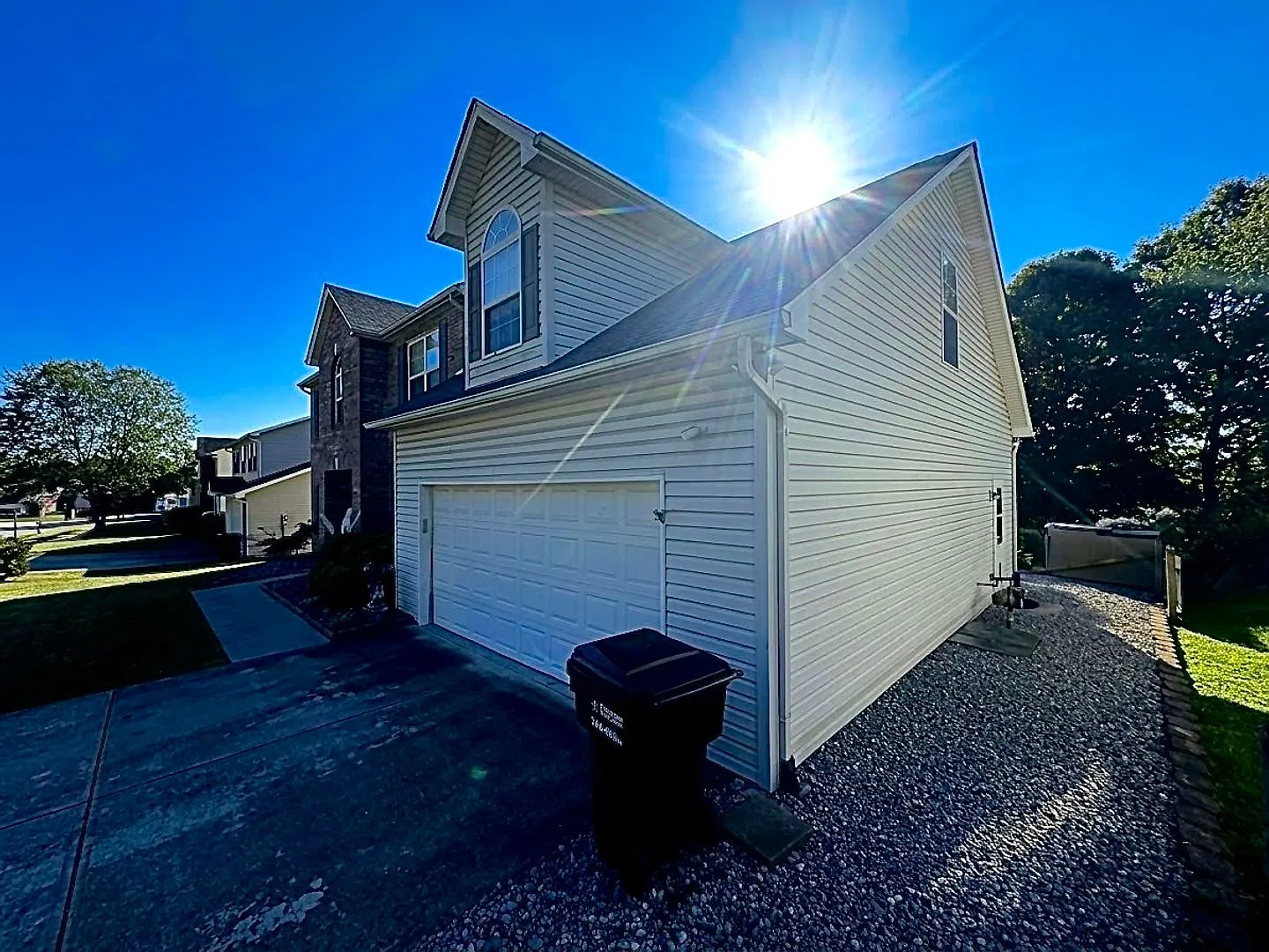 Charming Knoxville Home with Bonus Room, Spacious Yard & Garage — Photo 3