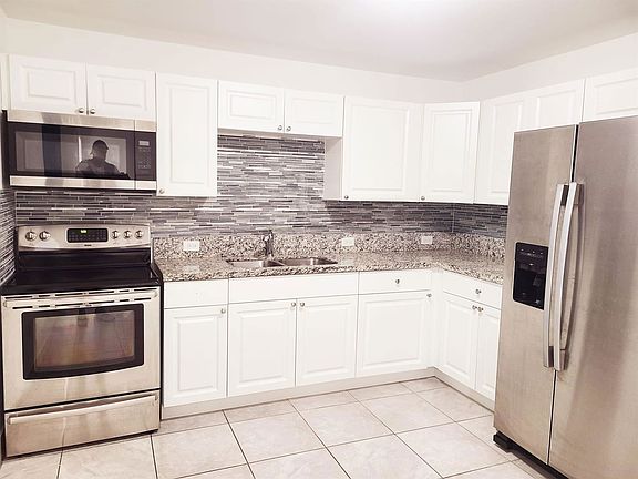 3rd image of 2326 Taft St #3
