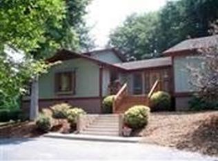 1996 6th St NW, Hickory, NC 28601