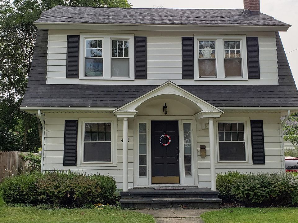 1st image of 412 N Riverview Dr