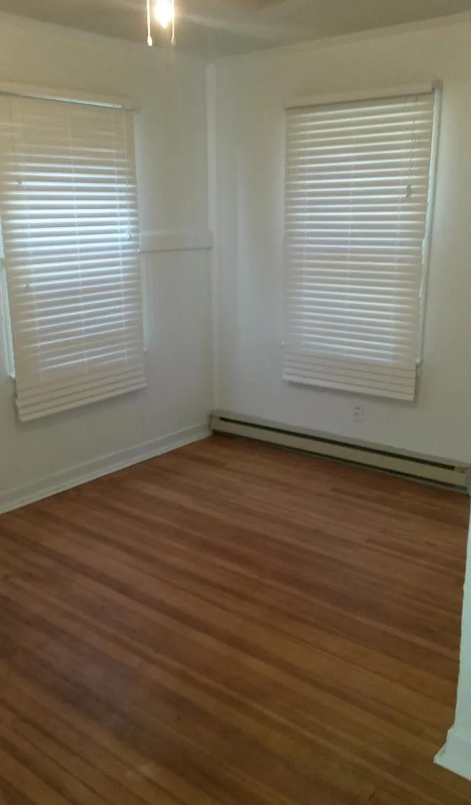 908 Yakima Ave — Photo 2
