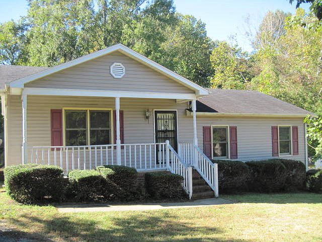 1st image of 403 Cypress Dr