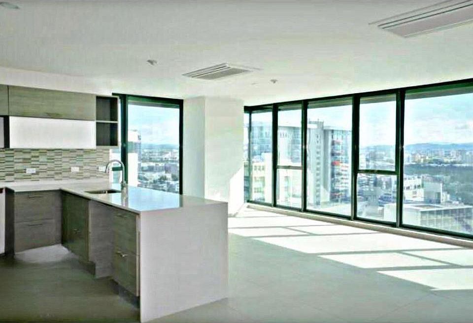 2nd image of 1 Calle Taft #5