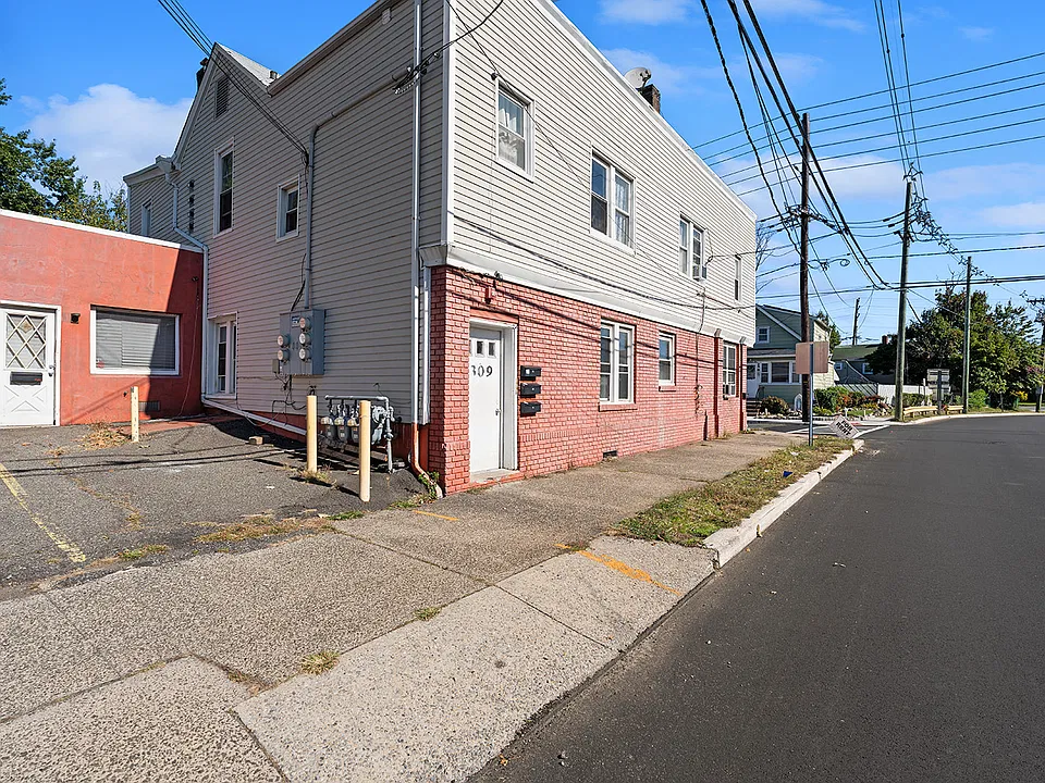 309 Washington Ave #1