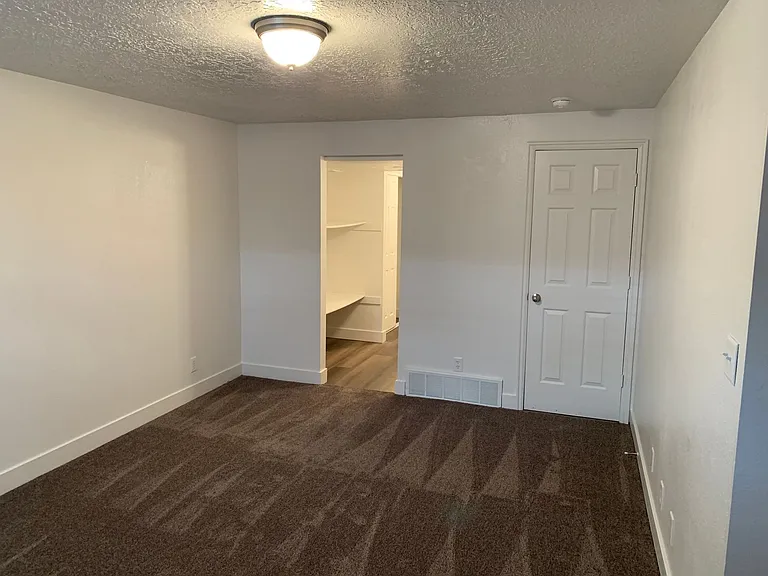 399 W 200 N — Photo 30