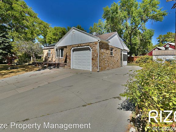 3rd image of 1068 W Signora Dr