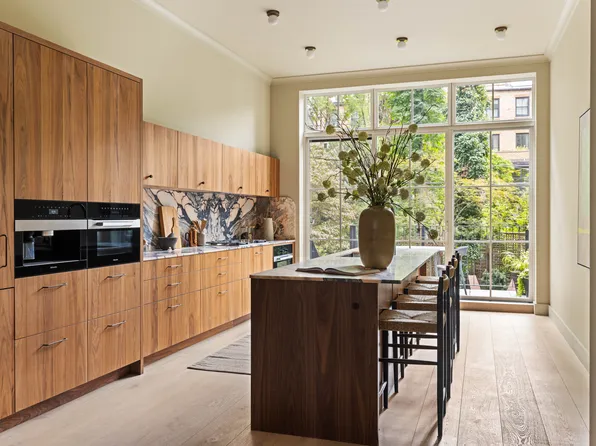 323 Clinton Street image 14 of 30