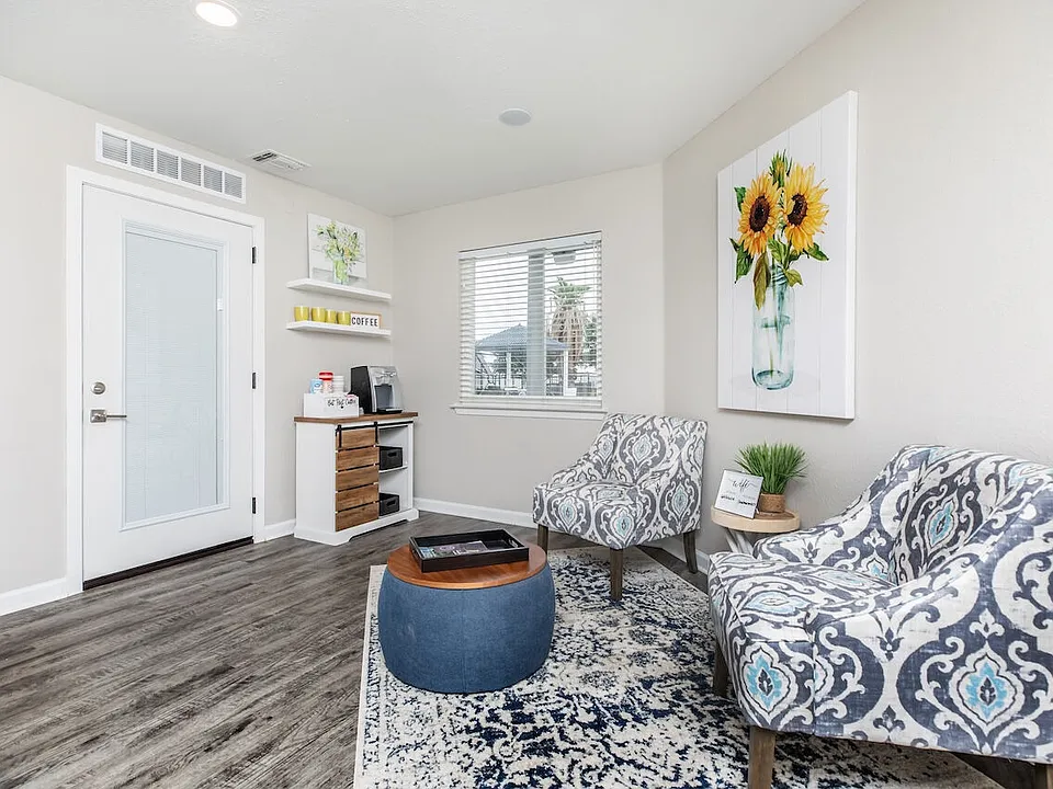 Shadow Creek Apartments