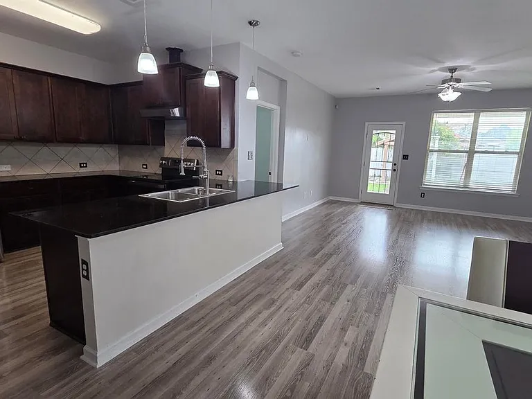 583 Fall River Dr — Photo 5