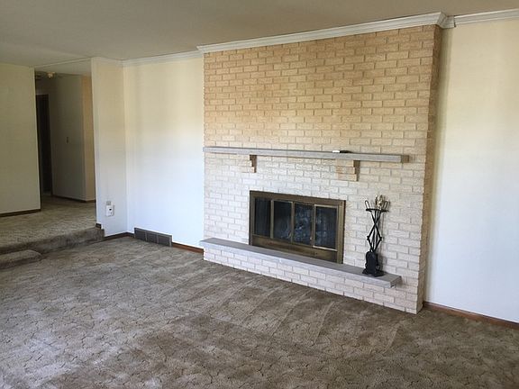 3rd image of 1565 Valencia Dr