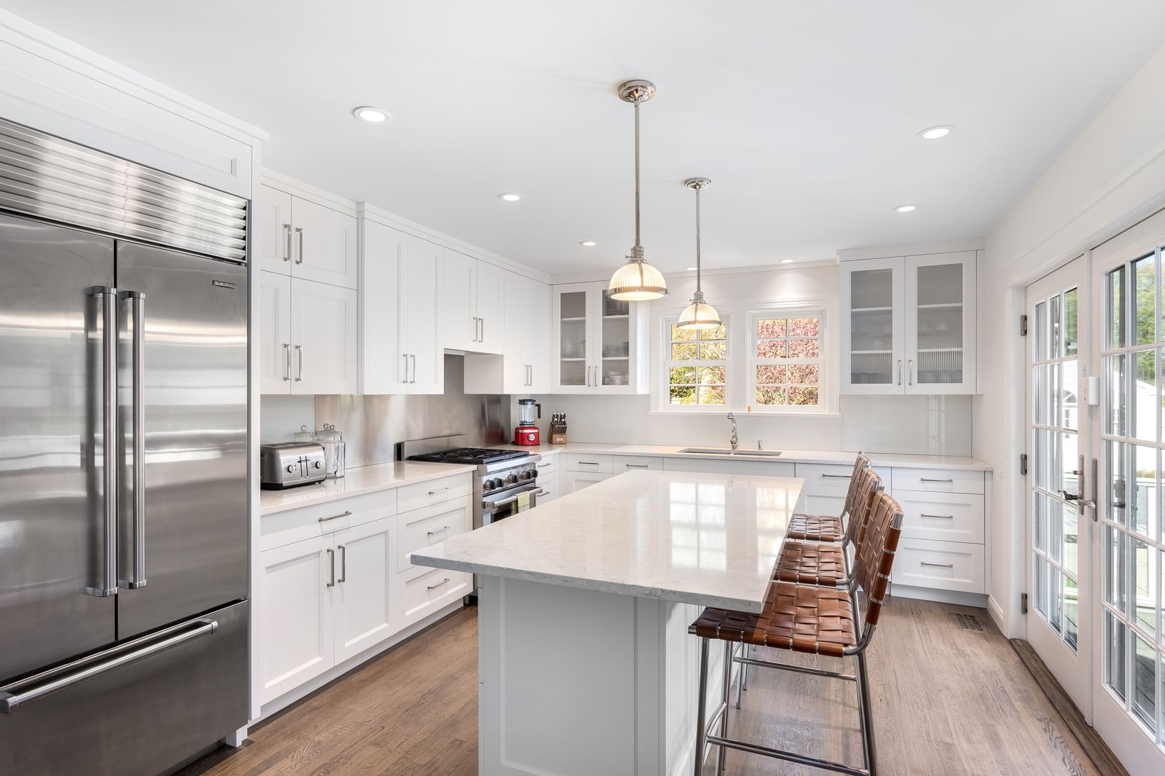  Eat-in Kitchen