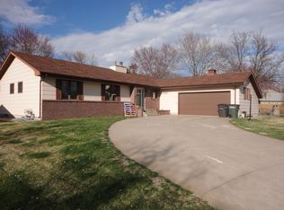 2203 Woodridge Ln, Grand Island, NE 68801