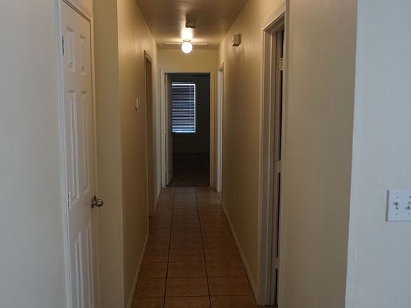 4th image of 702 N Englewood Ave APT B
