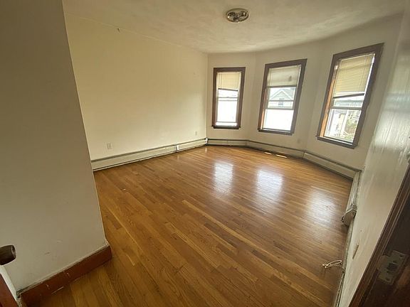 2nd image of 15 Duncan St