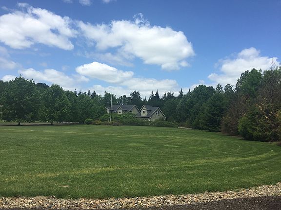 Large Lawn to entertain in