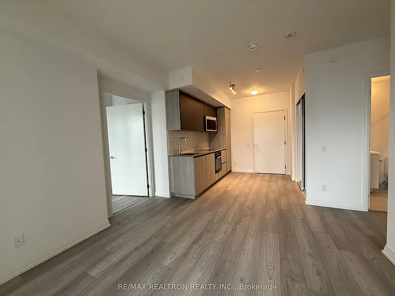 400 King St W #1917 — Photo 4