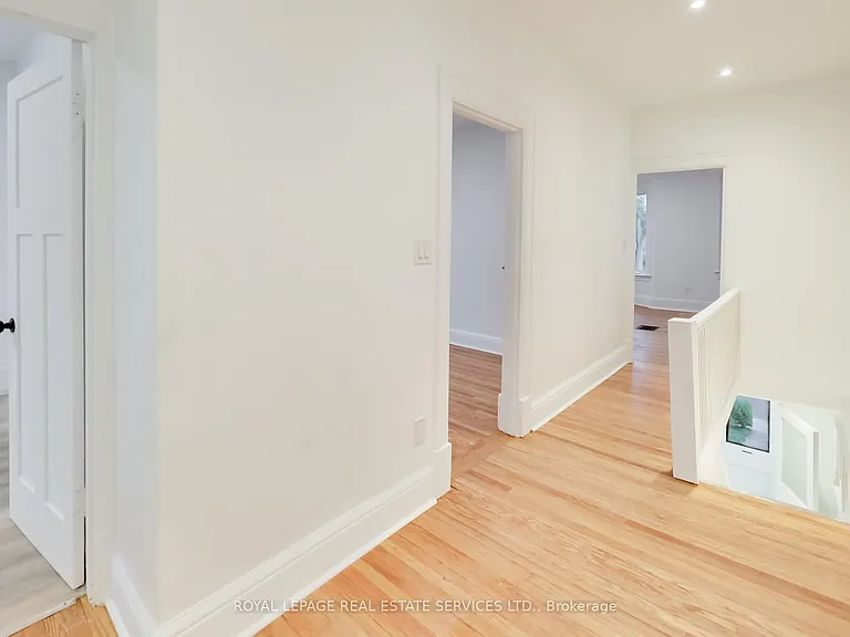 218 Montrose Ave — Photo 21