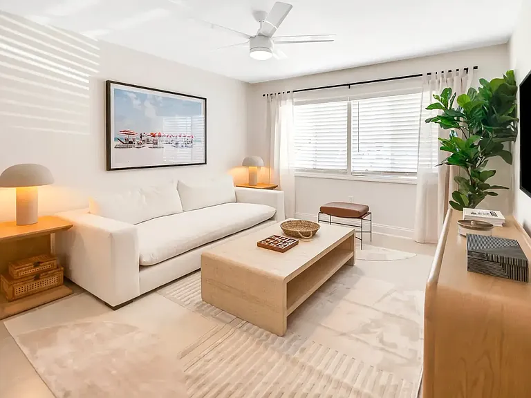 Innovo Living Hyde Park — Photo 114