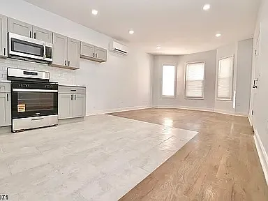 Building Photo - 216 Peshine Ave #1