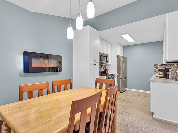 5th image of 759 Sterling Ct APT A2