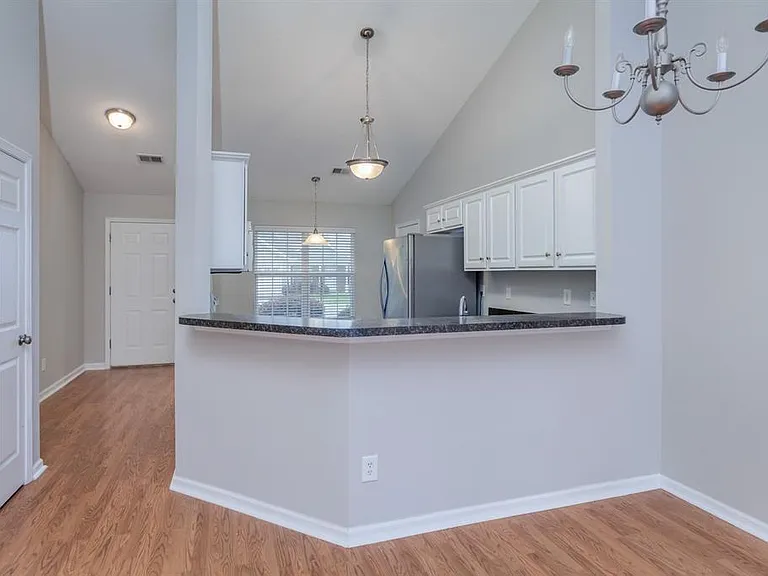 129 Crickhollow Cir — Photo 16