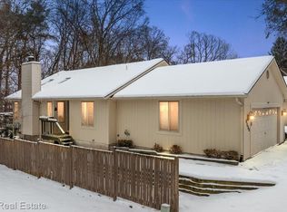 6586 Pontiac Lake Rd #1, Waterford, MI 48327