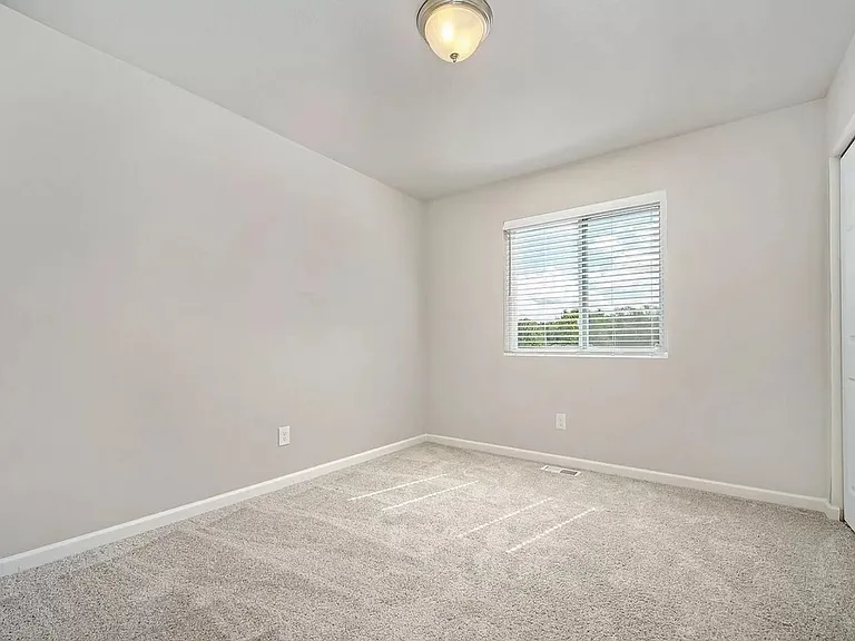 1043 Kenny Brook Ln — Photo 14