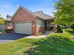 822 Boxwood Dr, Munster, IN 46321