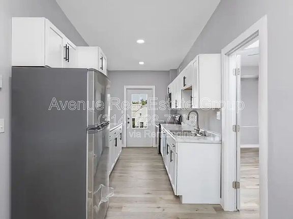 5th image of 5931 Maple Ave #3W