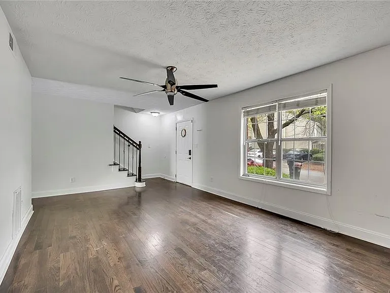 635 Anderson Walk — Photo 8