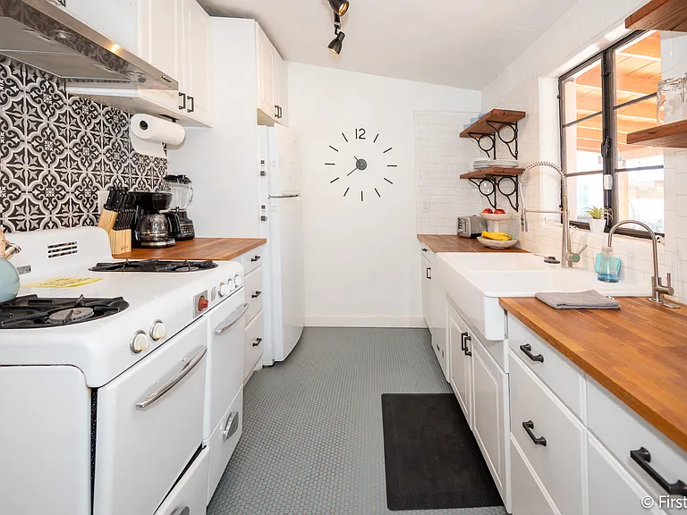 2620 E Lee St — Photo 11