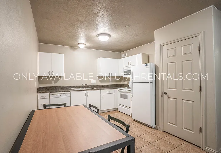 884 E 700 N #E1-1 — Photo 5