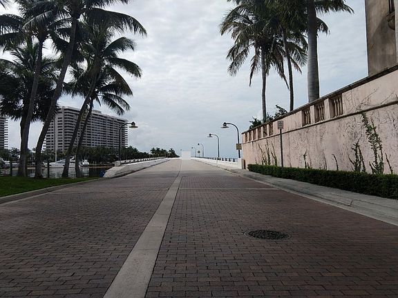 5th image of 1 Grove Isle Dr