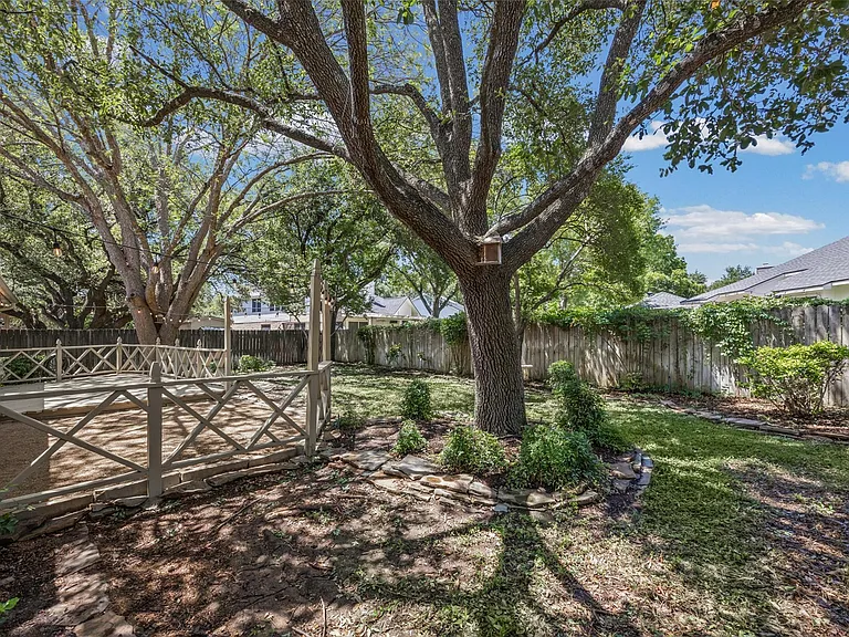 8417 Cornerwood Dr — Photo 25