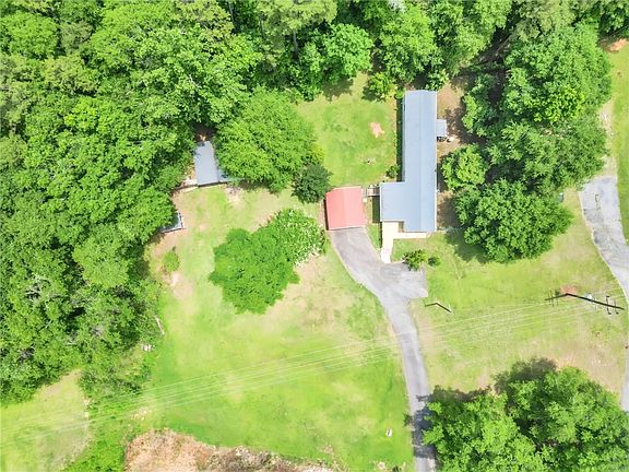 3rd image of 506 Charlies Creek Rd