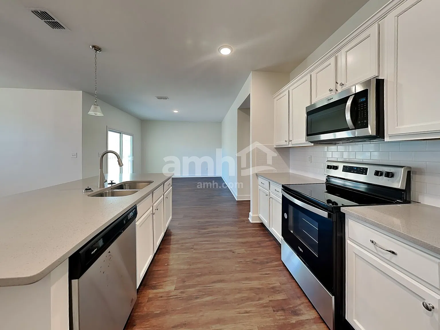3 bed, 2.0 bath, 1700 sqft, $2,160 — Photo 3