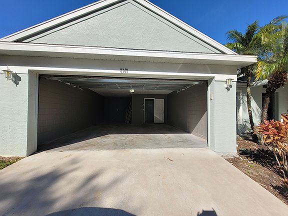 3rd image of 8019 Stirrupwood Ct