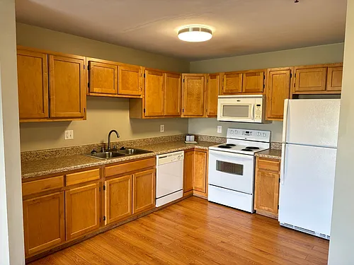 Lakepointe Apartment Homes Photo 1