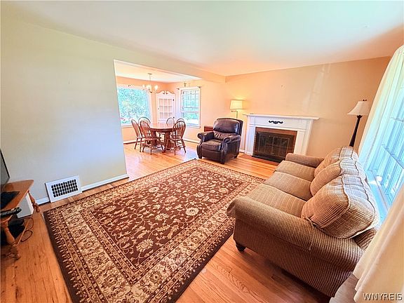 3rd image of 122 Turner Ave