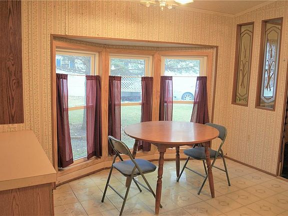 3rd image of 286 Silver Creek Cir