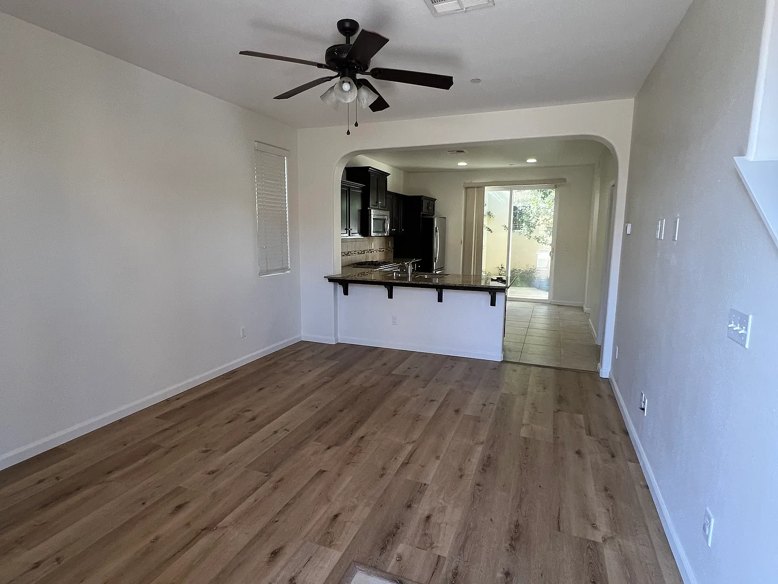 3 bed, 2.5 bath, 1203 sqft, $2,200 — Photo 3