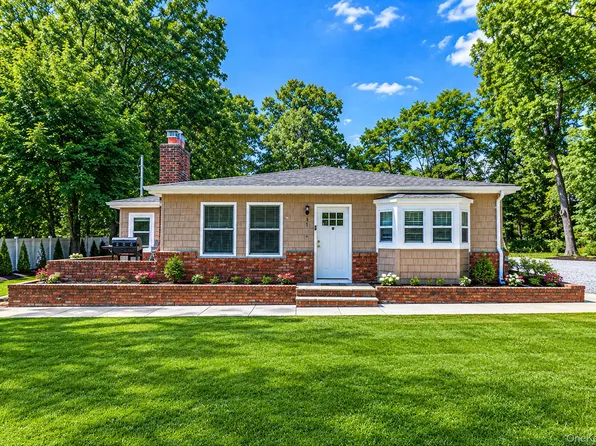 4 Sunny Road, Saint James, NY 11780