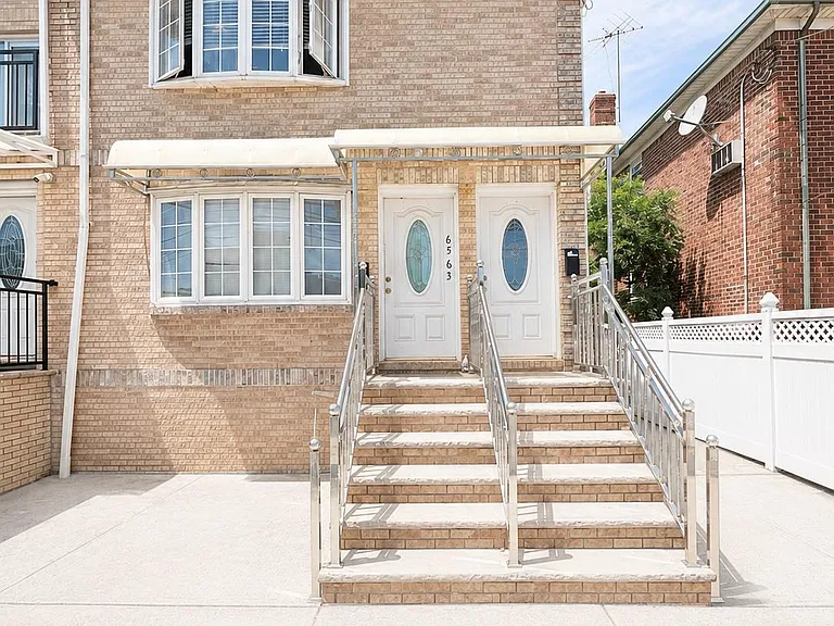 6563 Hull Ave — Photo 1