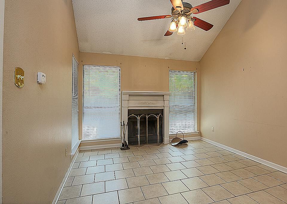 1st image of 15752 Riverdale Ave E