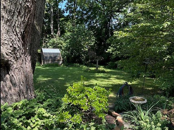 3rd image of 317 Greenbriar Rd