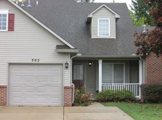 302 Redmaple Ln, Brighton, MI 48116