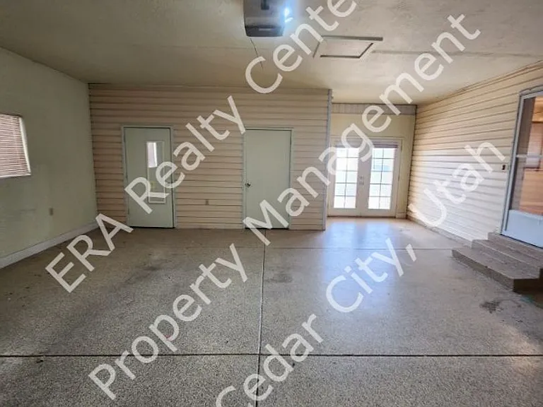 921 N 400 W — Photo 22