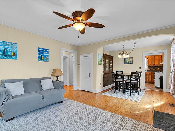 4th image of 213 S Walnut St