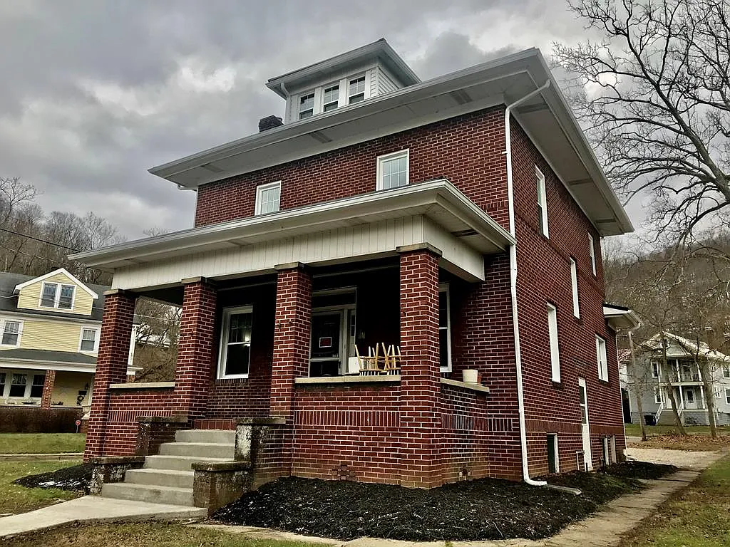 169 S Park St photo 1