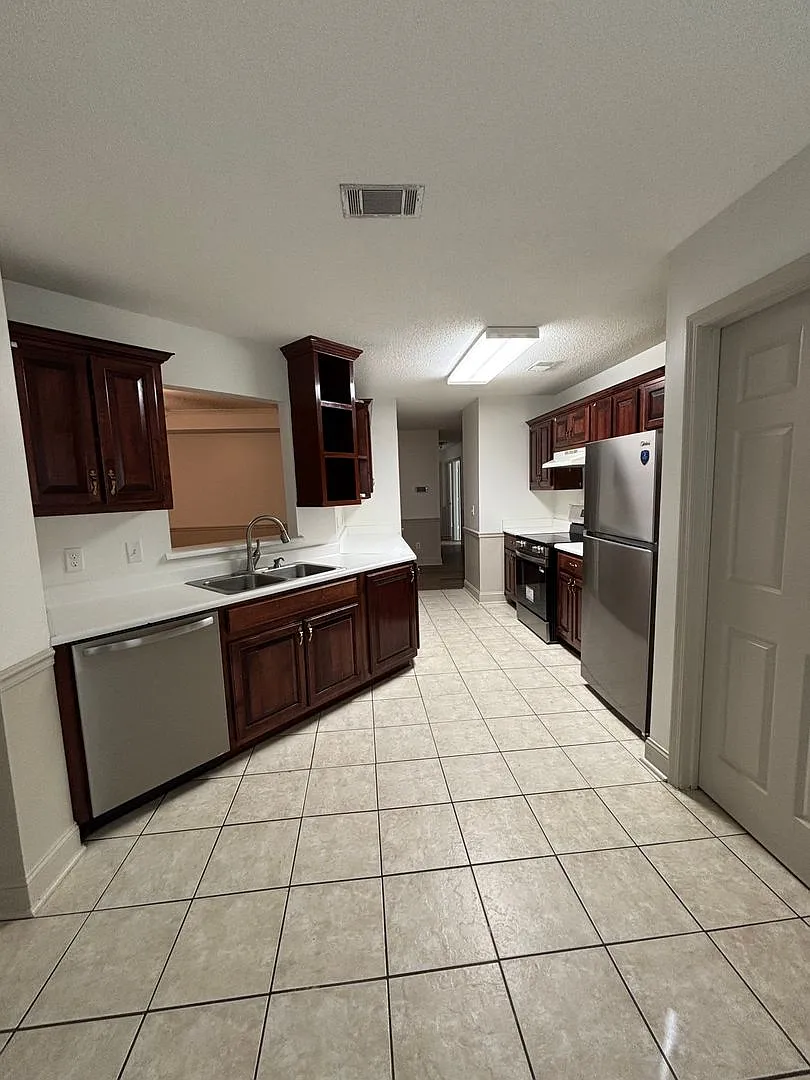 4 bed, 1884 sqft, $2,250 — Photo 4